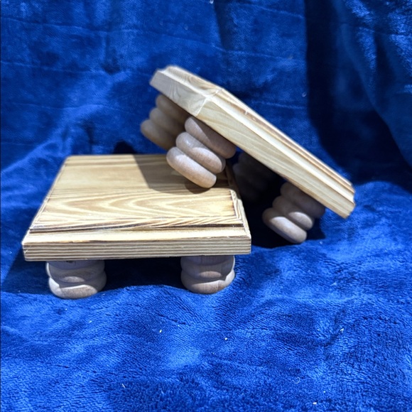 None Other - Set of small wooden square stands